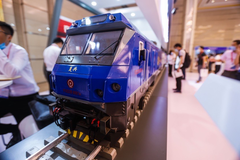 数字轨道列车复兴号擎天柱多款轨交高科技新品亮相上海轨交展