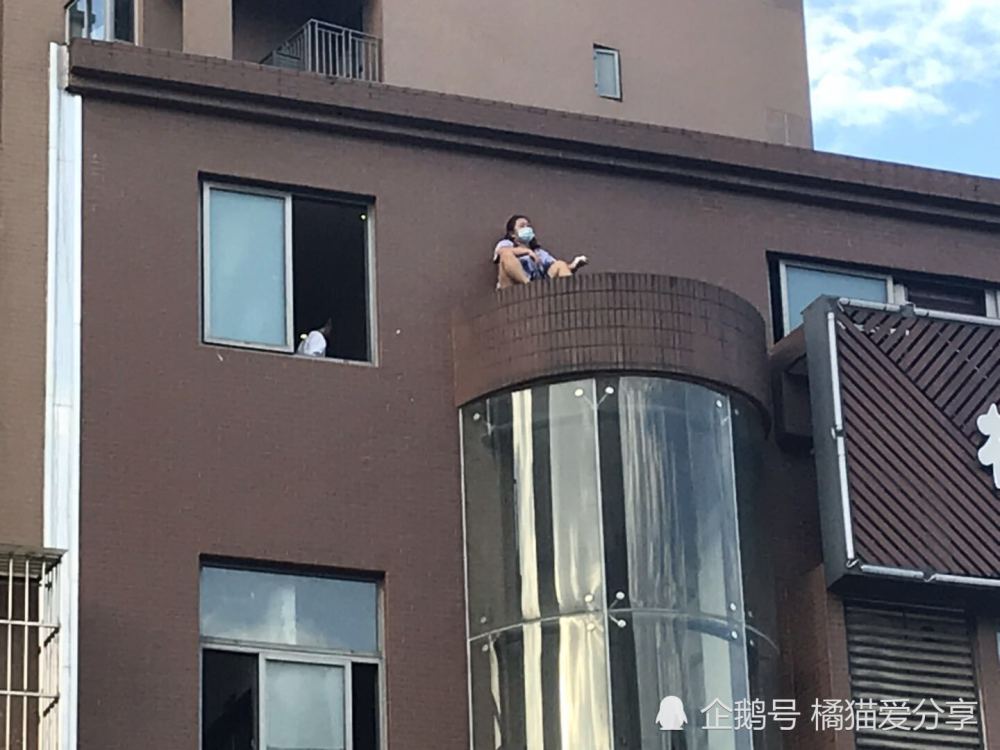 因老板拖欠工资,成都一女子跳楼_腾讯新闻