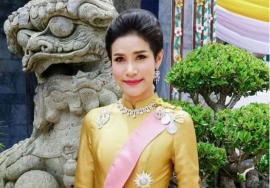 玛哈·哇集拉隆功|从护士到贵妃再到阶下囚，如今又逆袭夺回称号，这个泰妃不简单