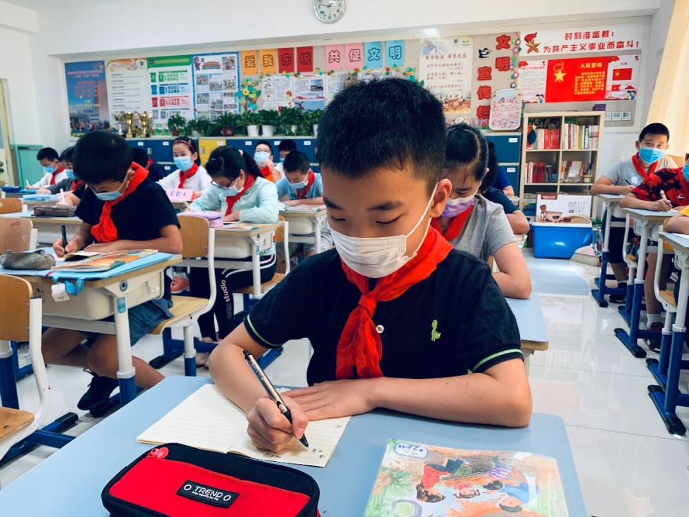 作业|老师减少微信留作业！北京市教委：新学期提倡多用纸和笔