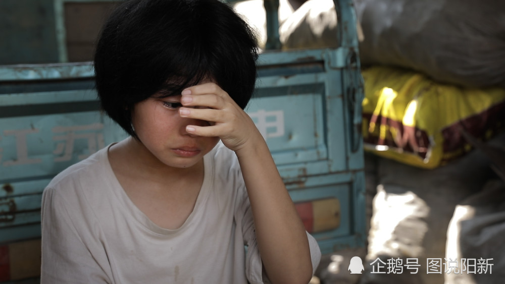 妈妈难产走后12岁农村女孩例假初潮被吓傻13岁哥哥下跪求救