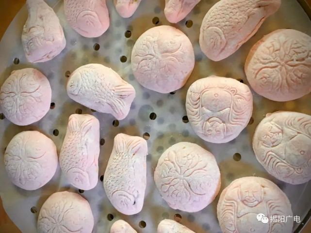 潮汕中元节安仔粿带卡通韵味的美食