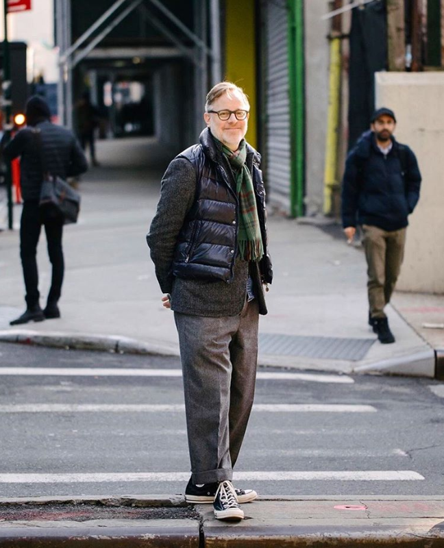 男人到了中年怎么穿看看这位时尚大叔年过50这样穿很显品位