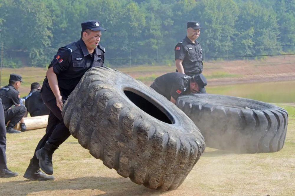 警旗猎猎展雄风邵阳公安举行2020猎豹突击队拉动演练