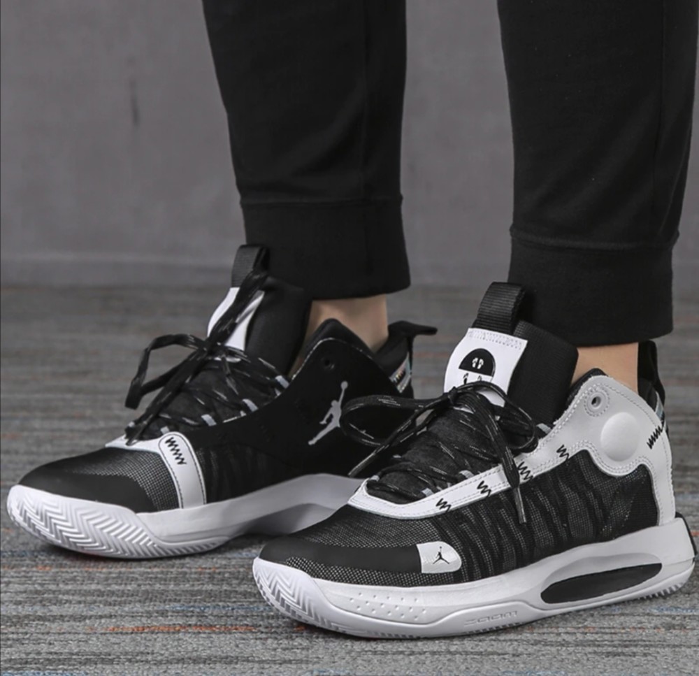 几乎其一半的价格让你体会正代airjordan35的配置