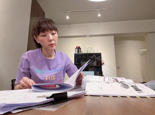tvb|52岁郭少芸如愿续约TVB难掩兴奋，新剧搭档钟嘉欣，甘愿再做女二