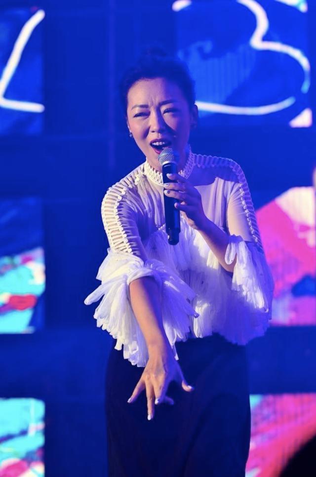 tvb|52岁郭少芸如愿续约TVB难掩兴奋，新剧搭档钟嘉欣，甘愿再做女二