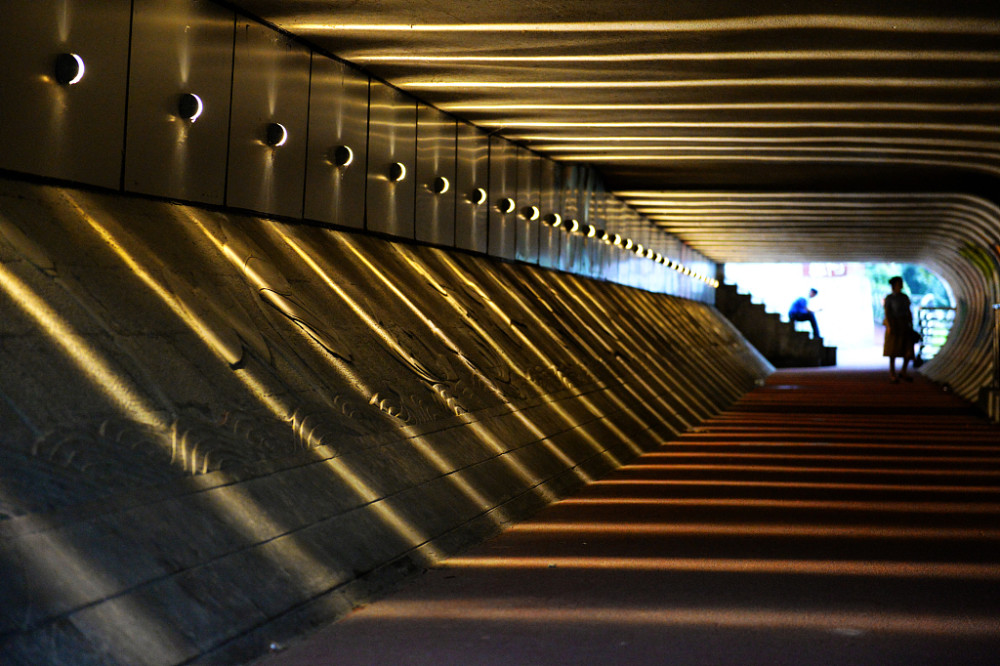 成都再添网红打卡地桥洞变身时光隧道