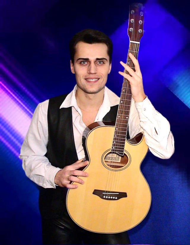 俄罗斯最帅男歌手植物人五年后去世曾心跳停止半小时后复活爱妻悲伤发