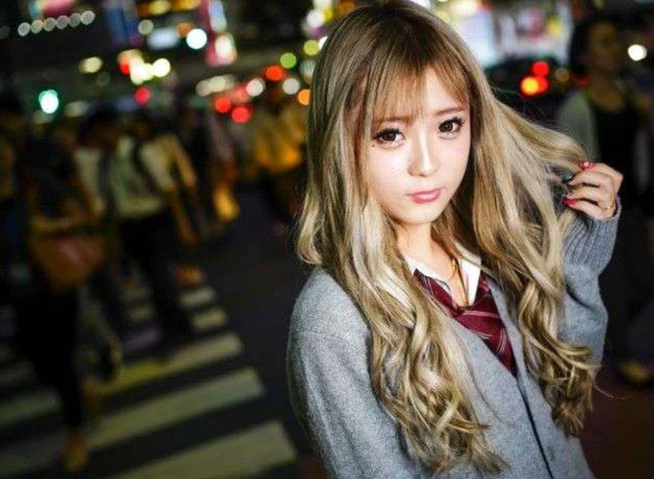 婚姻|18岁女星宣布结束2年婚姻，获得1岁女儿抚养权，自曝离婚原因