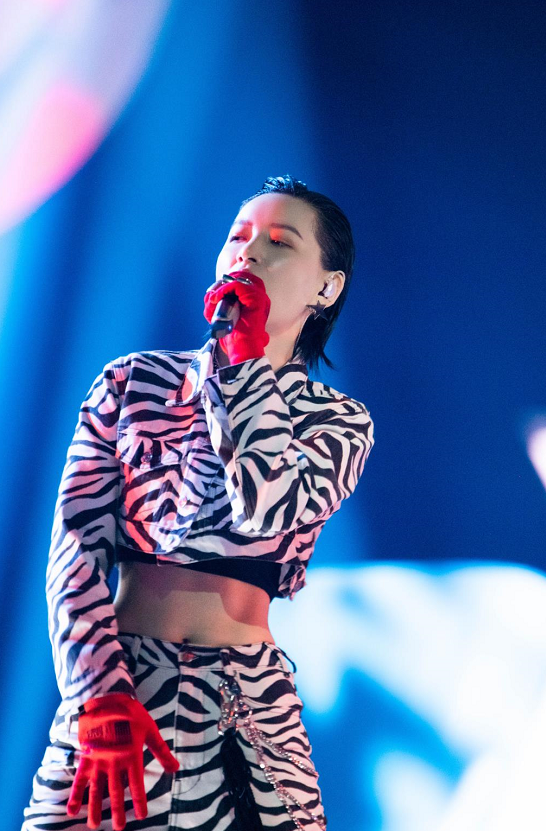 成团不怕撞型,李斯丹妮称自己是"团宠"也是"团欺"