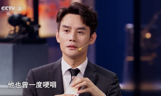 海报里的英雄|王凯客串央视主持人，表现丝毫不怯场，流程推进自然到位