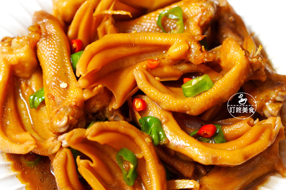 鸭爪的做法很多,可以卤着吃,做凉拌着吃,还可以做红烧.