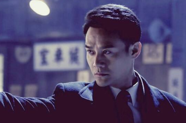 海报里的英雄|王凯客串央视主持人，表现丝毫不怯场，流程推进自然到位