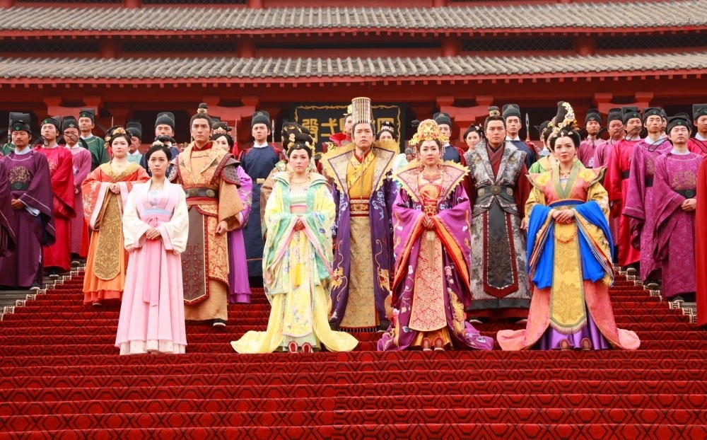 香港小姐|谢嘉怡撞脸迪丽热巴，拉升近年港姐颜值，可TVB审美仍一言难尽