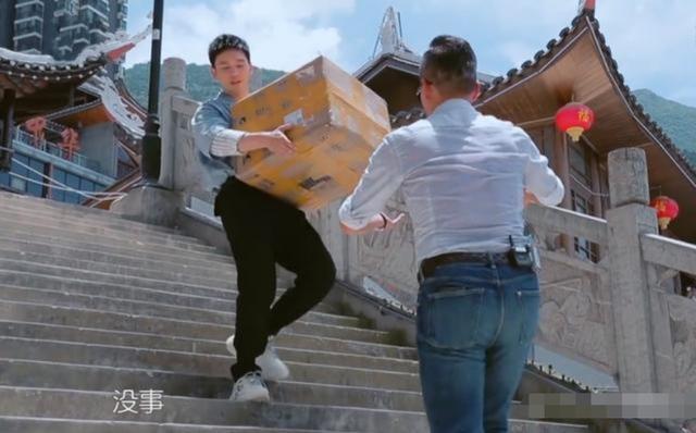 黄晓明|从2亿天价婚礼到无戏可拍，四处求人却无人理，黄晓明发生了什么