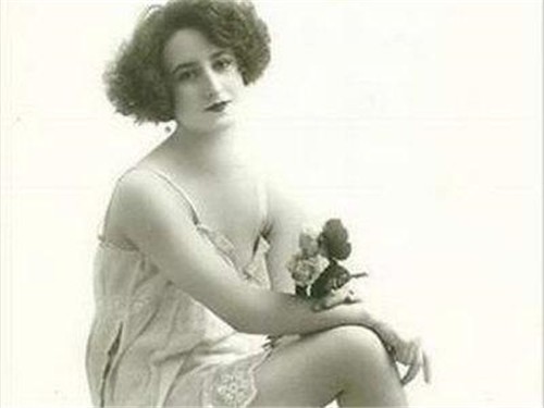 英格·亚纳逊|海盗抓100名漂亮少女到荒岛，300年后此岛自建一国家，如今成发达国家