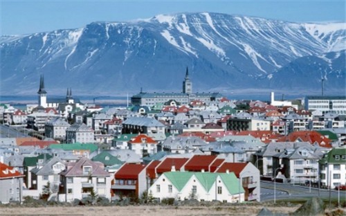 英格·亚纳逊|海盗抓100名漂亮少女到荒岛，300年后此岛自建一国家，如今成发达国家