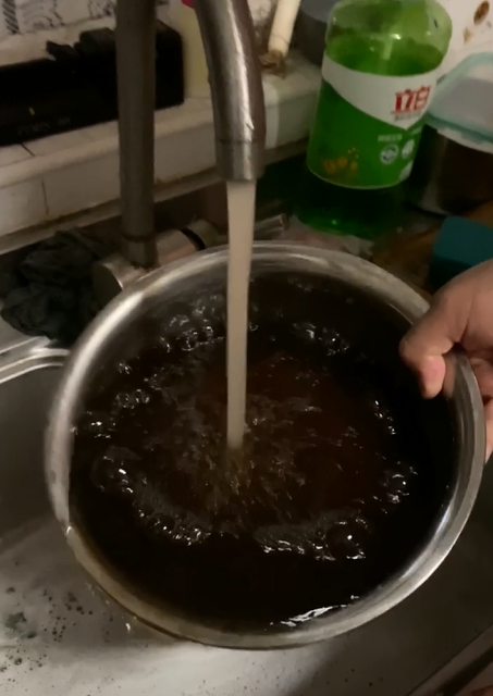 吐黑水 腾讯网