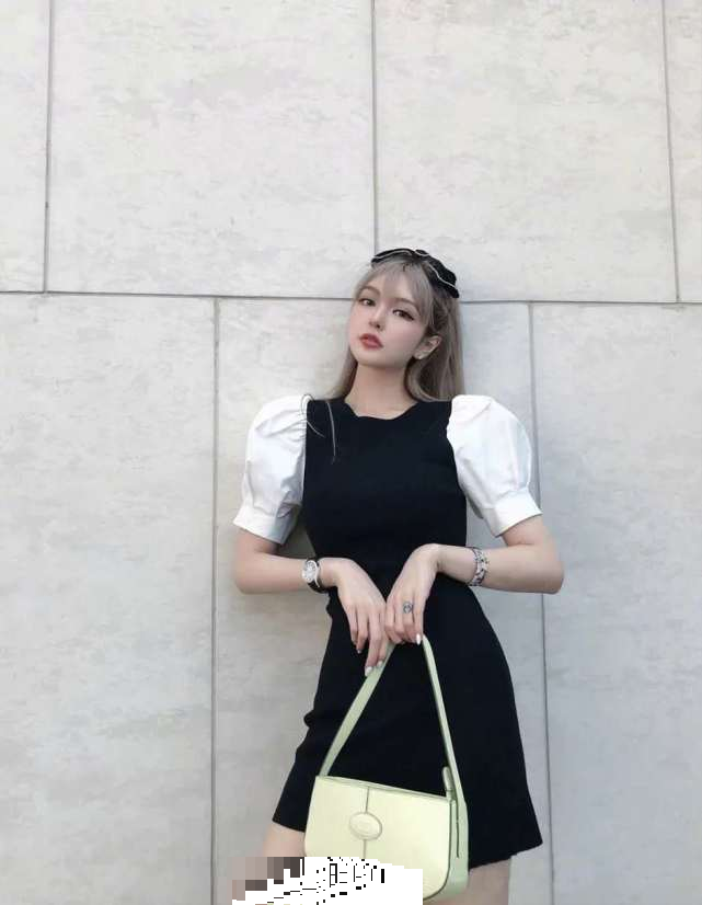 章泽天|章泽天重回时尚界与众女星比美，戴八万元手镯晒豪宅客厅尽显奢华