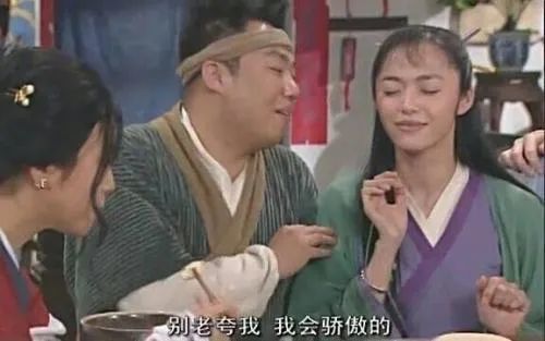 温婉|爆火又凉透的她，变成土味代言人了……