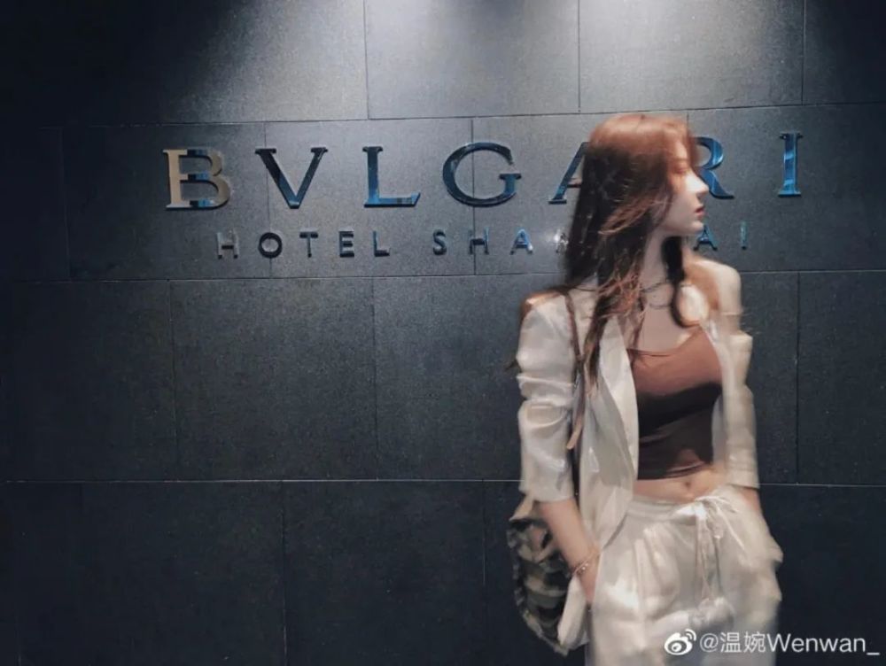 温婉|爆火又凉透的她，变成土味代言人了……