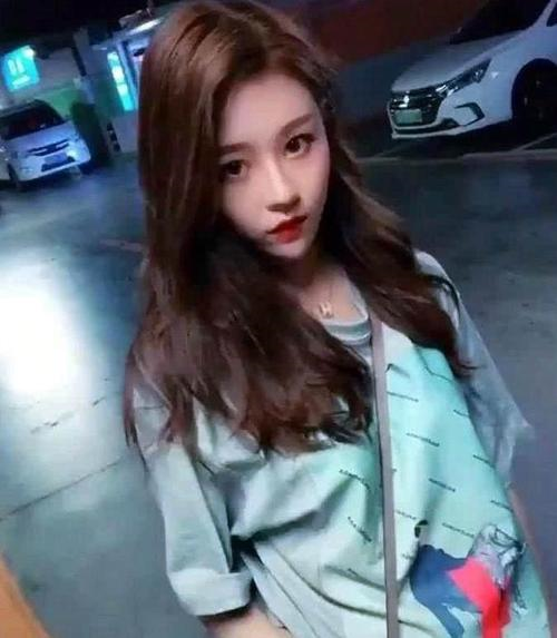 温婉|爆火又凉透的她，变成土味代言人了……