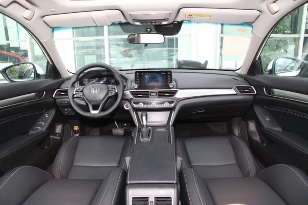 北京bj40|终于火了！月薪8千买这车？北京BJ40 vs INSPIRE