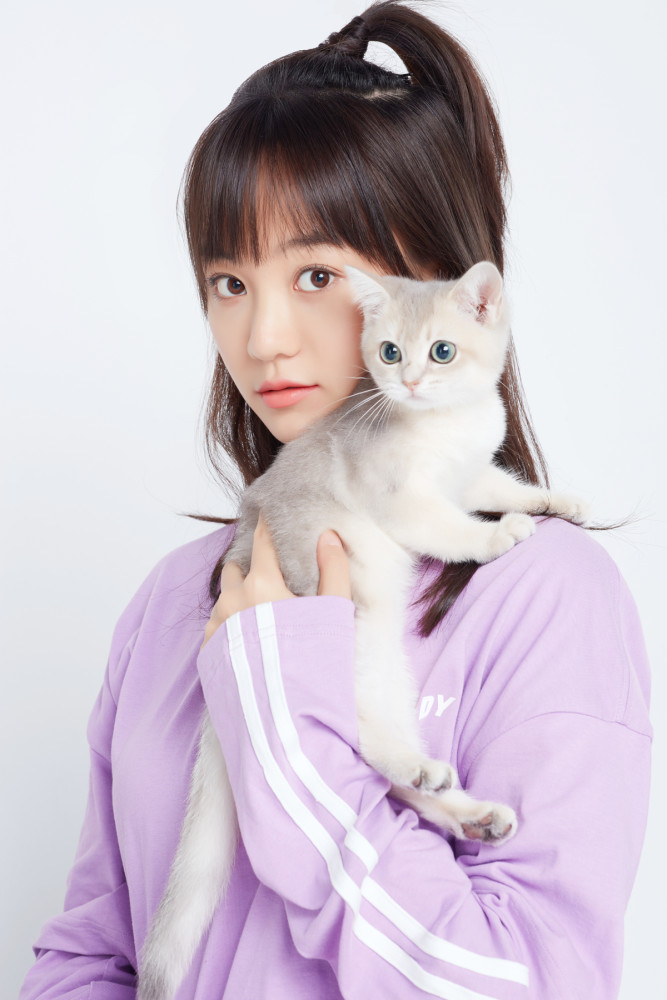 胡意旋猫系女友治愈写真释出灵动可爱元气满满