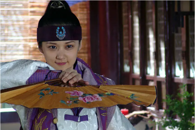 鞠婧祎|所有男人都看不出鞠婧祎是个女的？史上最尬的女扮男装没有之一！