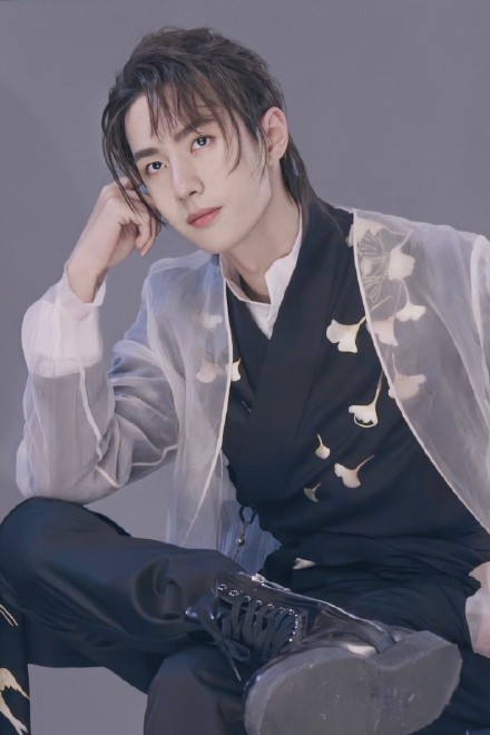 王一博|粉丝不满王一博新剧男二大骂编剧，当事人：只有外行才把编剧当人