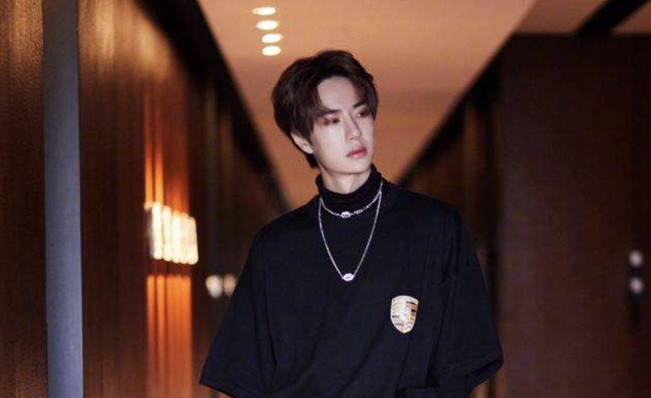 王一博|粉丝不满王一博新剧男二大骂编剧，当事人：只有外行才把编剧当人