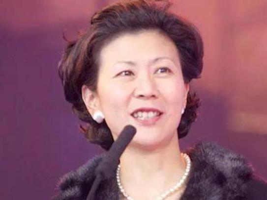 周凯旋|拥有百亿身家周凯旋，绝不只是李嘉诚的“红颜知己”这么简单