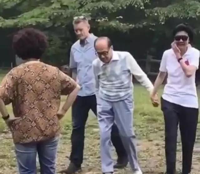 周凯旋|拥有百亿身家周凯旋，绝不只是李嘉诚的“红颜知己”这么简单