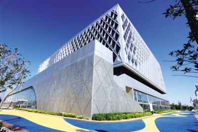 中州大道陇海路立交黄河边南裹头广场文博艺术中心的郑州市新博物馆北