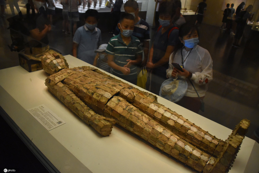 国家博物馆|国家博物馆金缕玉衣引人围观