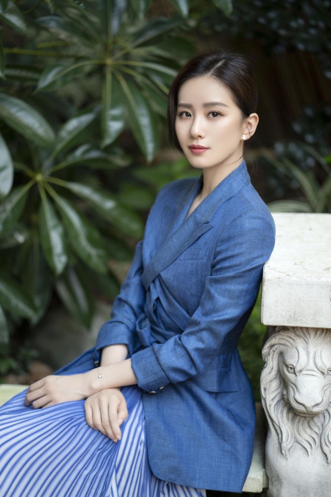 亲爱的自己定档9月7日刘诗诗蓝色西装端庄温婉