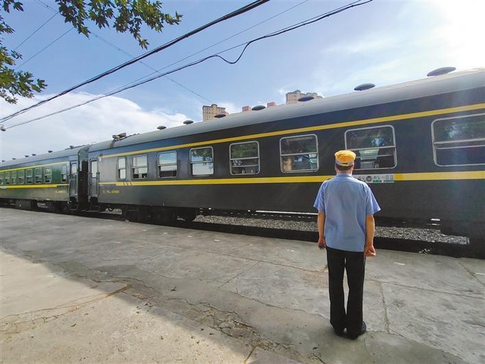 梅七铁路绿皮车满载温情和记忆