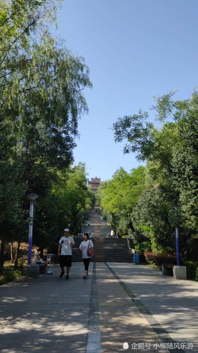 帶你們看大西北甘肅省平涼市有名的南山生態公園,休閒養生之地