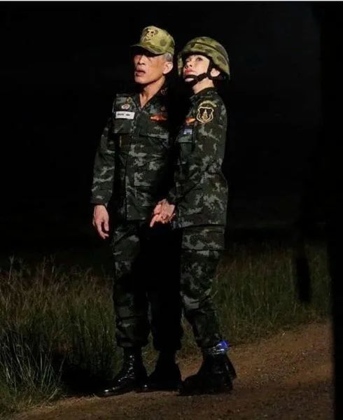 钮钴禄·诗妮娜|从前的贵妃已经死了，如今回来的是钮钴禄·诗妮娜