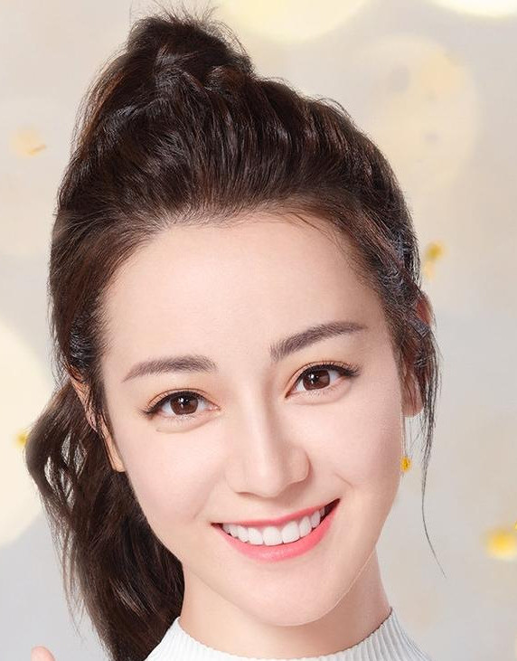 迪丽热巴能突然蹿红,除了杨幂鼎力扶持,也离不开实力派老爸