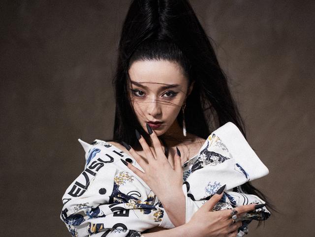 范冰冰|范冰冰已经重回巅峰，在不到一个月时间内，代言和封面就没有停过