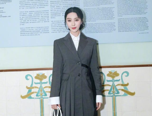 范冰冰|范冰冰已经重回巅峰，在不到一个月时间内，代言和封面就没有停过