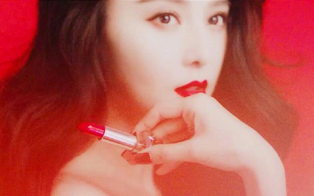 范冰冰|范冰冰已经重回巅峰，在不到一个月时间内，代言和封面就没有停过