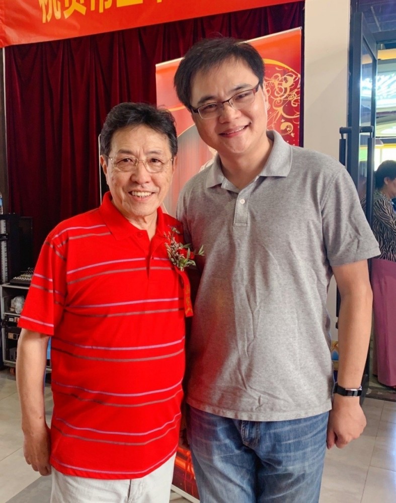 退出青曲社的郑宏伟高调为德云社开箱点赞这是要联手的节奏吗