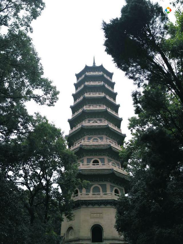 南京灵谷寺攻略：在寺内听佛经，爬上宝塔，俯瞰美景，在此脱离凡尘