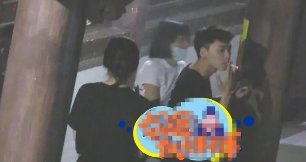 李易峰|李易峰片场吸烟被拍，不顾火灾风险乱弹烟灰，点烟美女很像陈钰琪