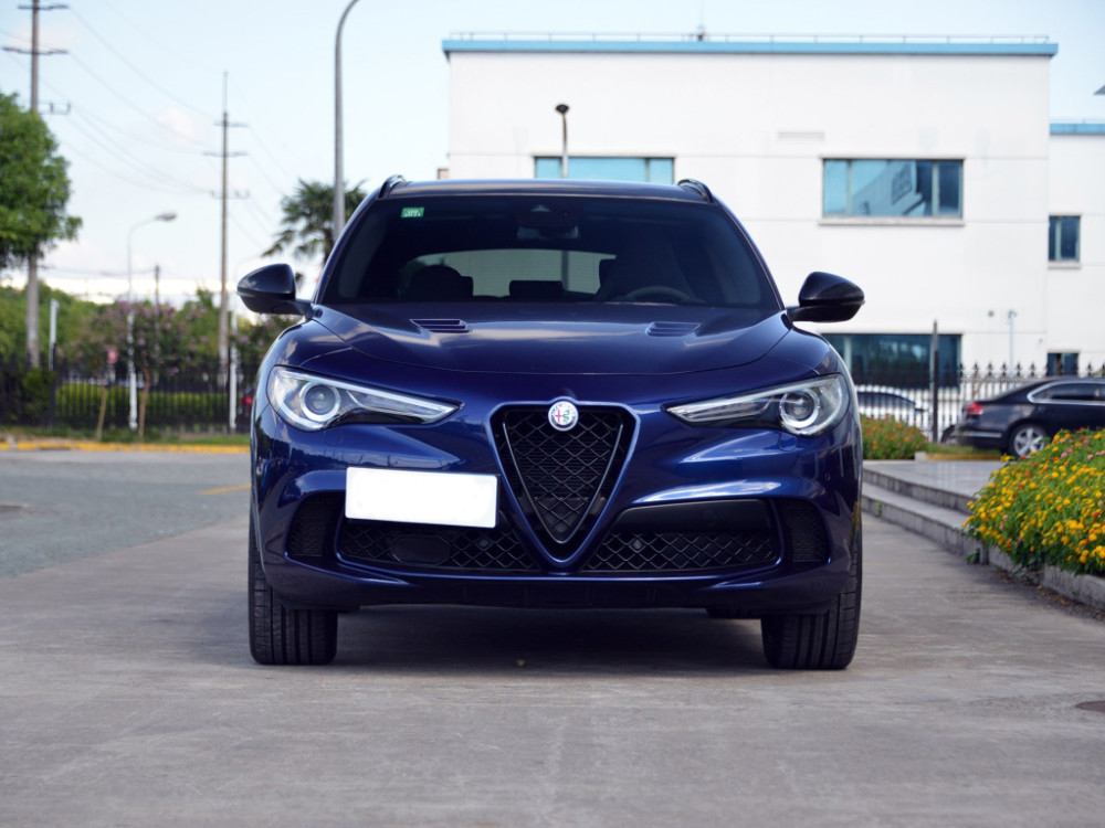 豪车鉴赏:阿尔法·罗密欧stelvio,百公里加速3.8秒_腾讯新闻