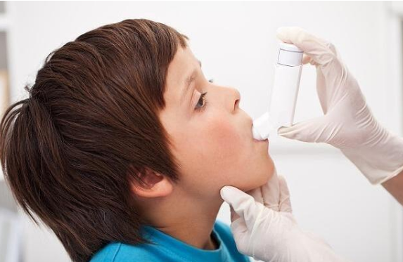 当儿童发生过敏性咳嗽时，儿童的身体会有三种异常，要警惕。