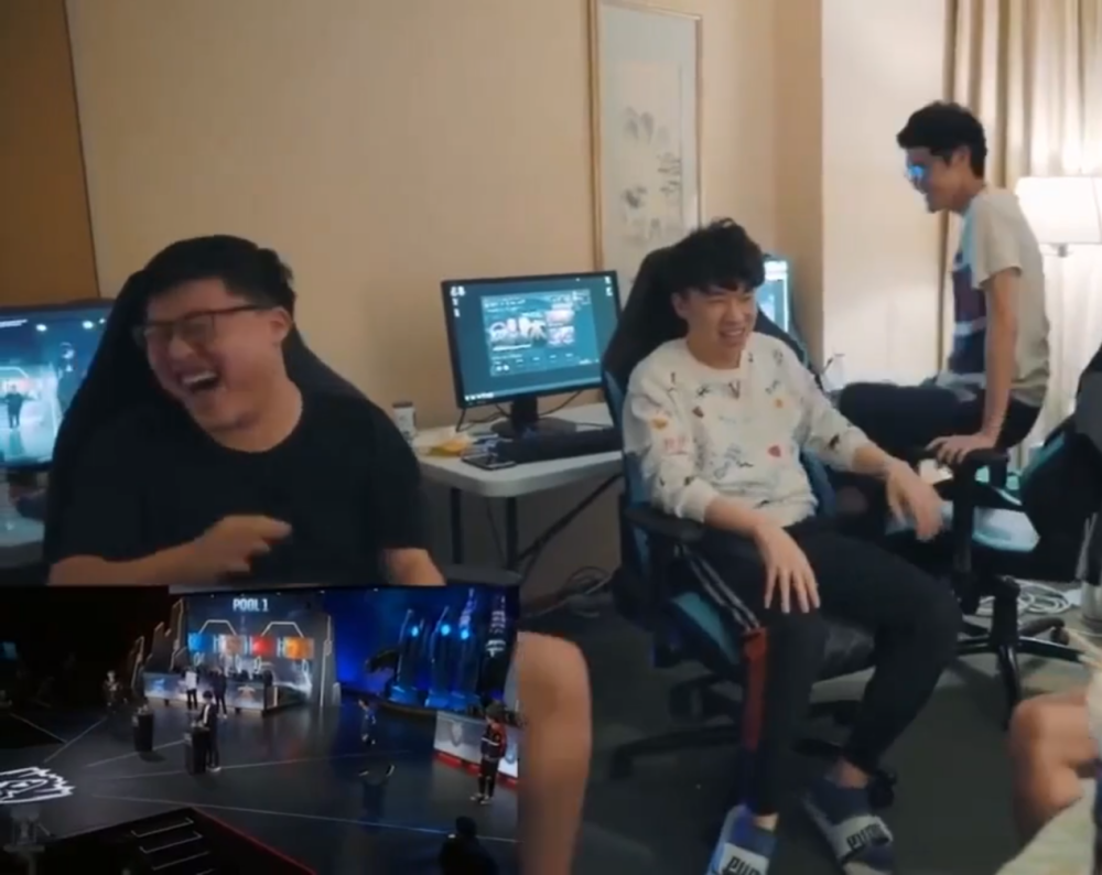 karsa直播弹幕提醒s赛抽签别笑咖哥情商拉满戴口罩去抽